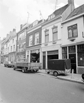 881332 Gezicht op de panden Lange Smeestraat 16 (rechts) -lager te Utrecht.
